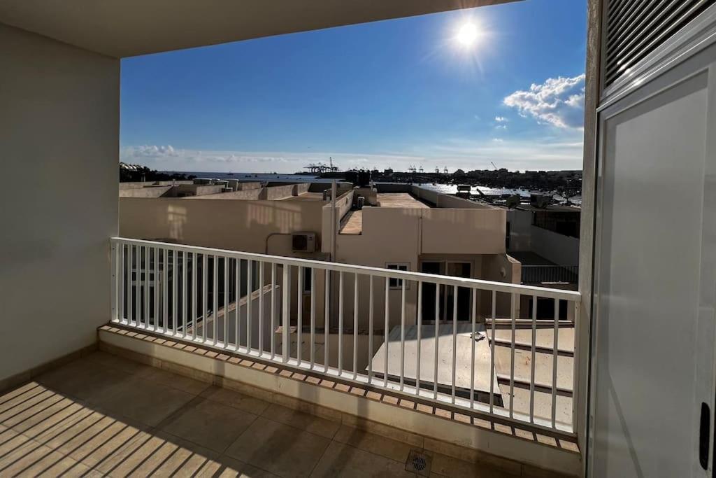 מרסשלוק Viewline Seaview Modern 3 Bedroom Apartment מראה חיצוני תמונה